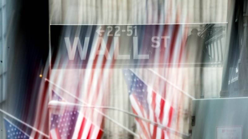Dow drops 300 pts, Nasdaq down over 2%