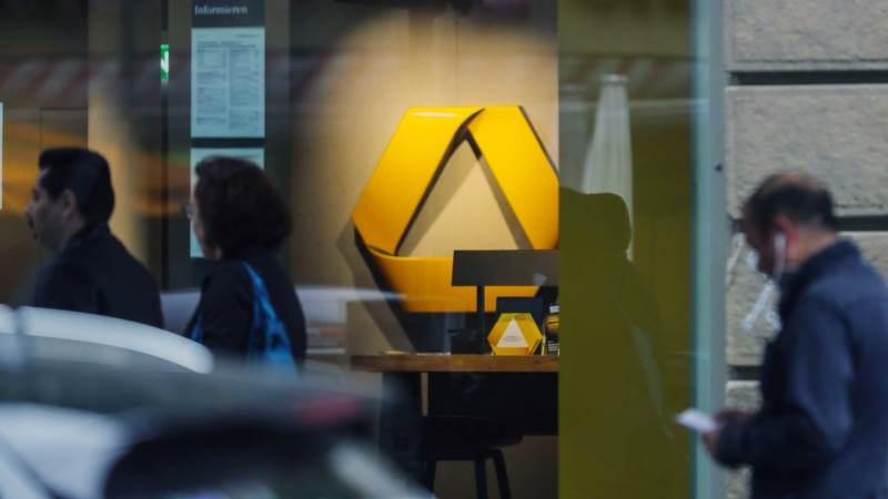 Commerzbank halves profit to €218m in Q3