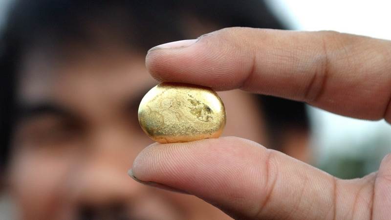 Gold, silver trade in red as Fed update boosts dollar