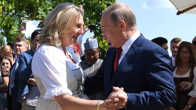 Austrian FM cancels Russia visit after alleged spy arrest
