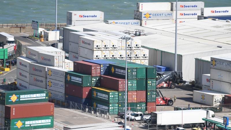 UK's trade deficit drops to £2.9B in third quarter