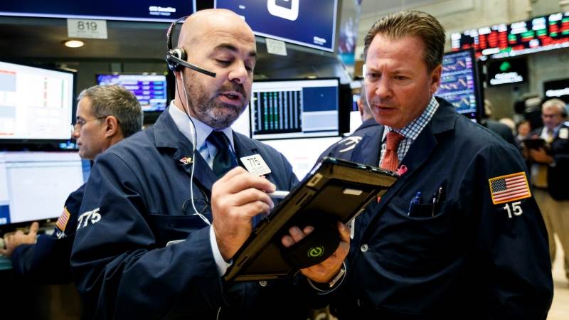 Wall Street ends lower amid economic slowdown