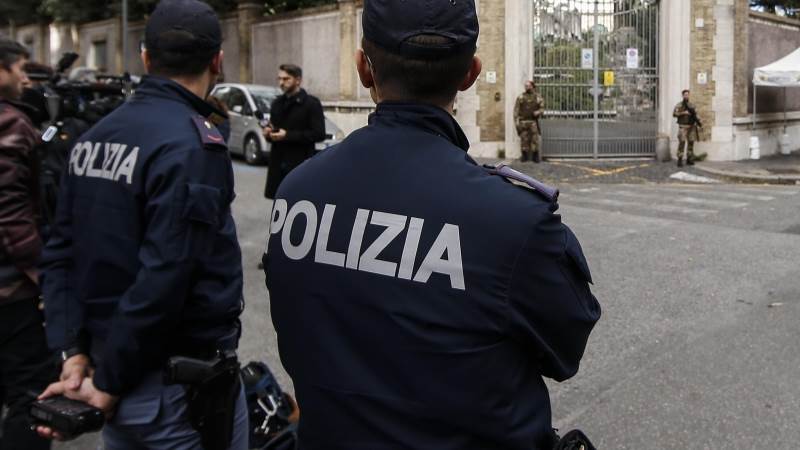 Man arrested after taking 21 hostage in Italy