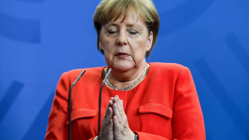 Merkel's plane makes emergency landing en route to G20