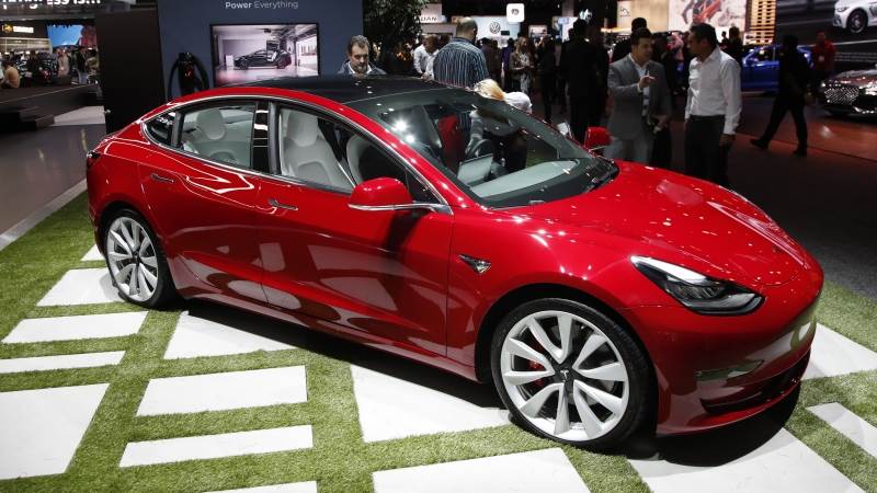 Tesla reaches Model 3 1,000 cars per day production goal - report