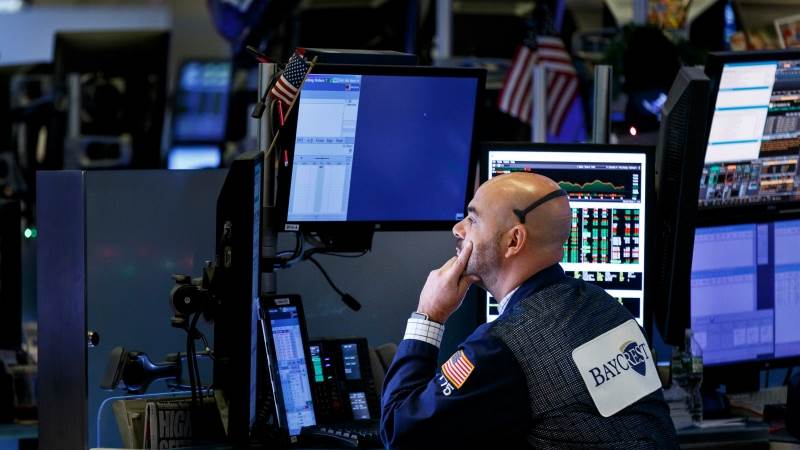 Wall Street ends sharply lower, Dow drops 790 pts at close