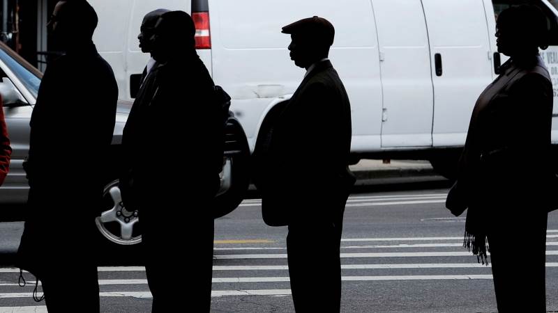 US initial jobless claims down by 4,000 to 231,000