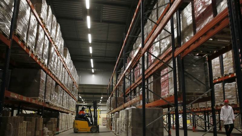 US factory orders dip 2.1% in October