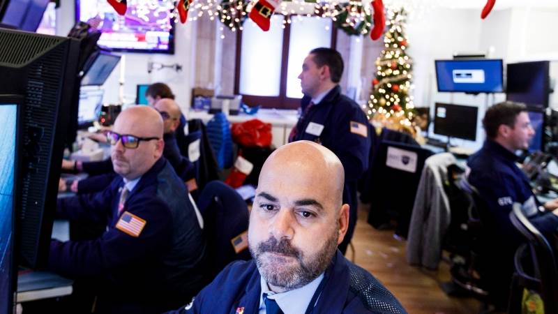Dow plunges 500 pts on US-China trade tensions