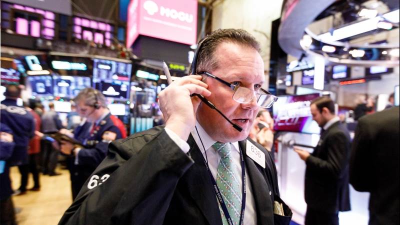 Wall Street selloff intensifies, Dow drops 700pts