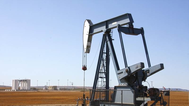 Oil prices dip as OPEC awaits Russia to join cut
