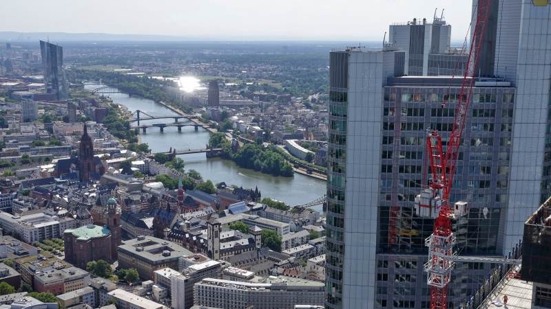 Europe closes slightly lower after ECB ends QE program