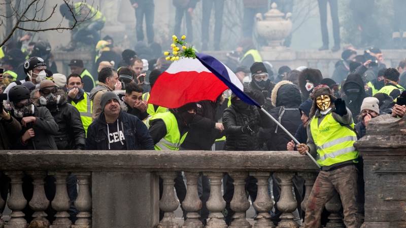 Yellow vests hit French streets for eighth time