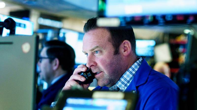Dow drops 200 pts as shutdown, China worries continue
