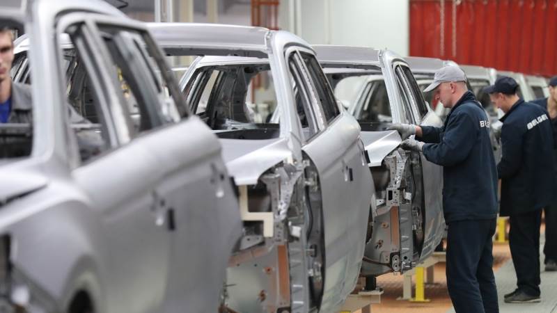 Geely denies cutting stake in Daimler