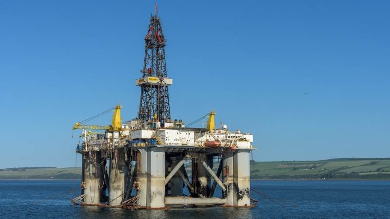 Oil trades in the green on renewed trade optimism