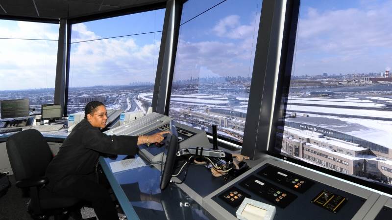 Air traffic controllers go to court over govt shutdown