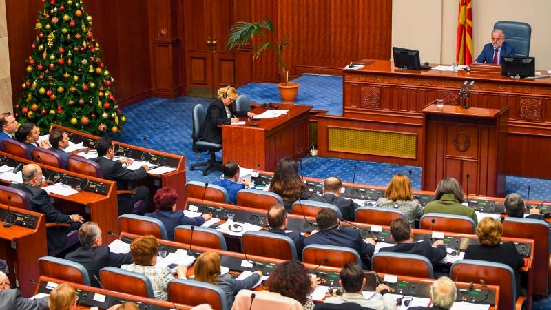 Macedonia parliament approves name change