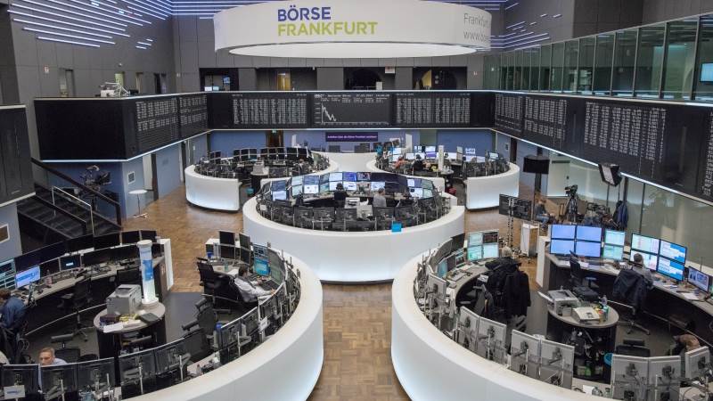Europe trades lower, Brexit remains in focus