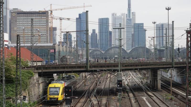 Frankfurt Train Station Evacuated Amid Bomb Threat Teletrader Com