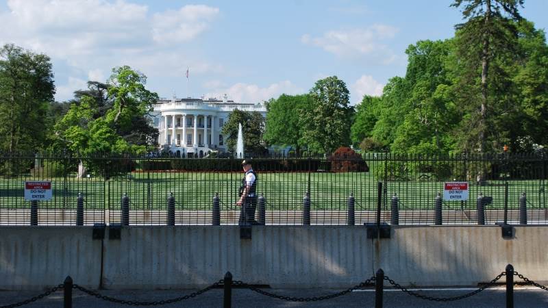 Man Sets Himself On Fire Close To White House Teletrader Com