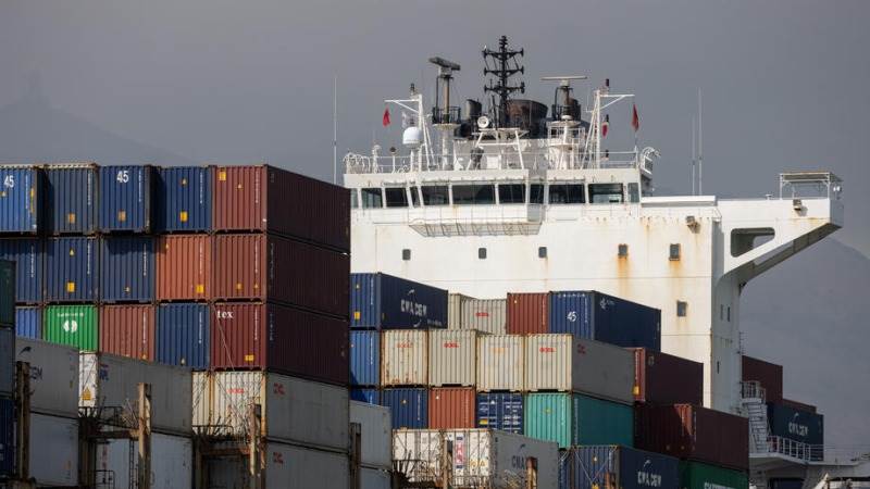 China exports drop 17.2% in January and February