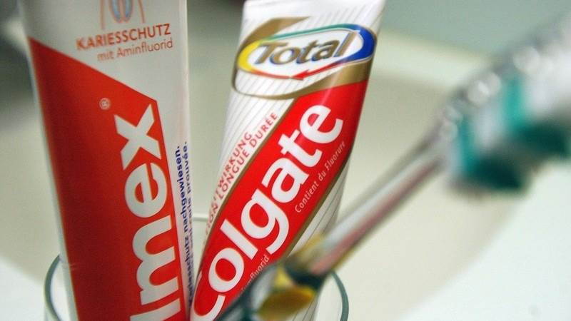 Пена для бритья colgate