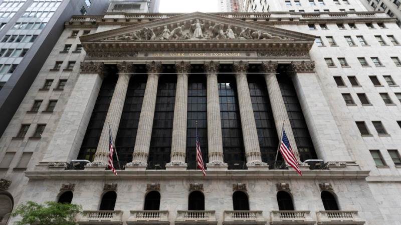 US markets turn to gains ahead of earnings, data