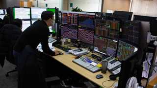 Most stocks in Asia trade lower on COVID worries