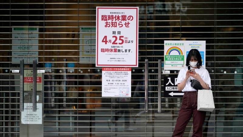 Japanese consumer confidence slips in January