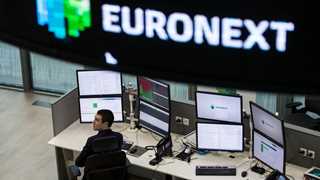 European shares sink as fourth wave fears take hold