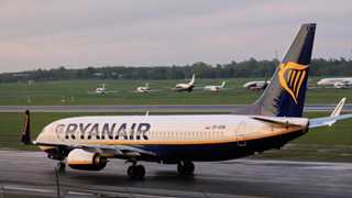 Ryanair to sue British govt over border closure – report