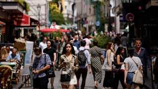 Eurozone consumer confidence at 21-year high in June