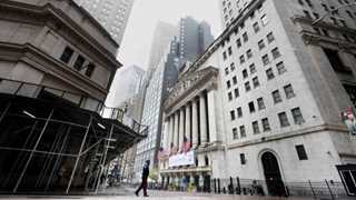 US closes higher, S&P hits sixth consecutive record high