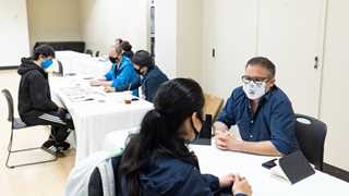 US initial jobless claims up 2,000 to 373,000