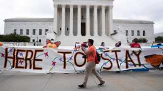 Texas judge bars new DACA applications