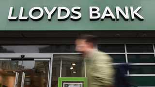 Lloyds posts £3.9 billion net income in Q2