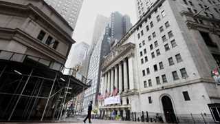 US closes mixed amid earnings, data