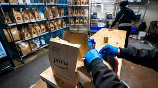 Amazon makes masks obligatory in warehouses