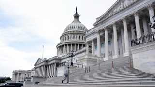 Bomb suspect near US Capitol surrenders