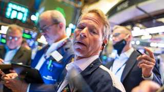 US rises further, Nasdaq, S&P reach new records