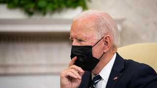 Biden to raise federal employees pay in 2022