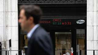 US markets extend losses, Dow loses over 700 points