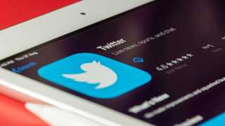 Users report Twitter outages