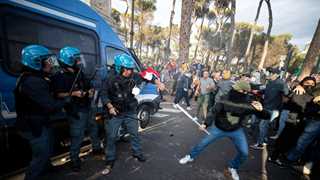 Police clashes with Rome COVID-19 pass protesters