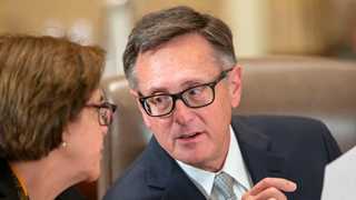 Fed’s Clarida sees inflation surge as mostly transitory