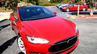 NHTSA investigates Tesla over Autopilot update