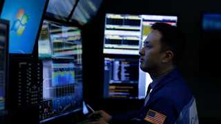 US closes higher on strong earnings reports