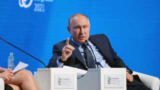 Putin orders national week off work to curb COVID