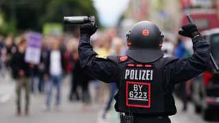 Far-right vigilantes removed from Polish border – Germany